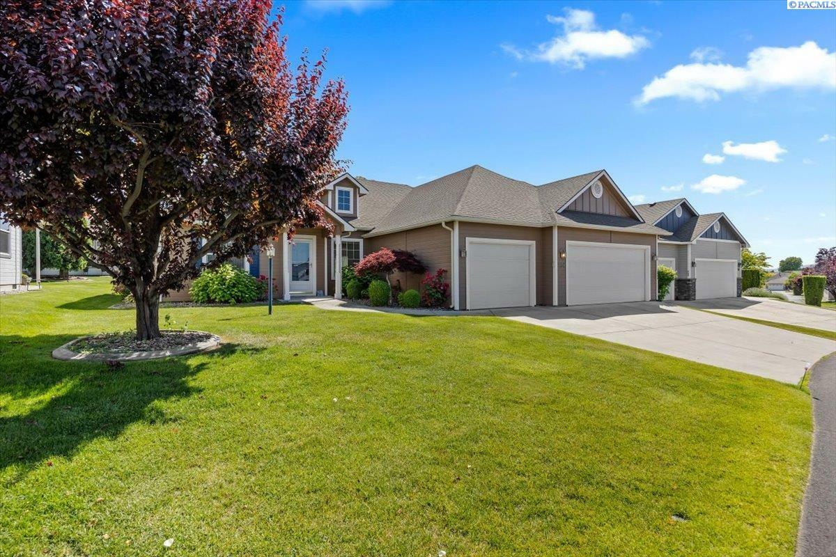 Property Photo: 106 Muirfield Lane WA 99301