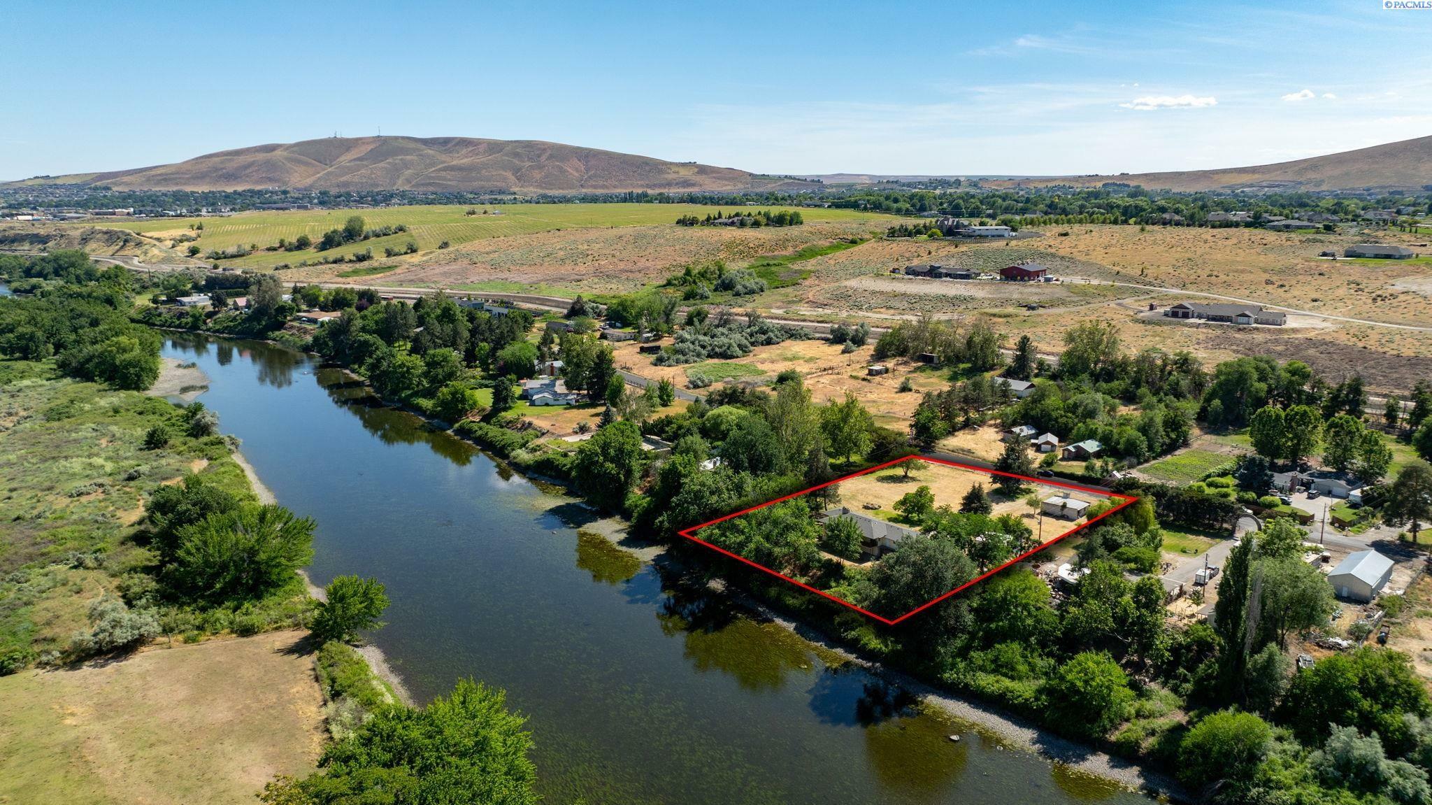 Property Photo: 2400 N Riverside Drive WA 99352