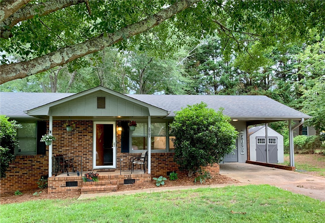 Property Photo: 2507 Dellwood Lane SC 29621