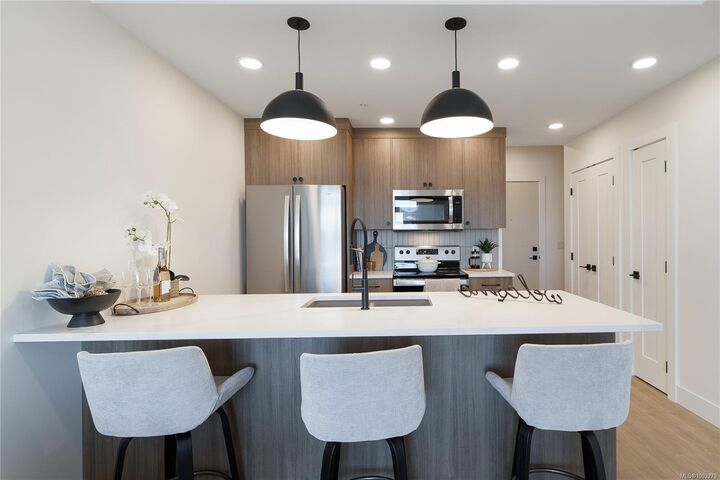 201 Dogwood Dr 102  Ladysmith BC V9G 0C3 photo