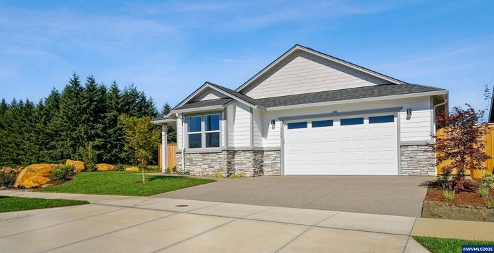 Property Photo: 725 Jordan Elizabeth Av SE OR 97306