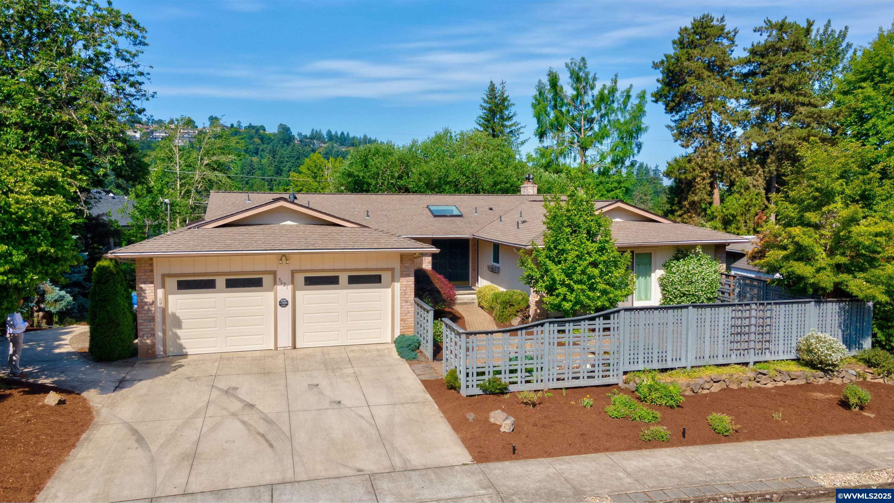 Property Photo: 3621 Elderberry Dr S OR 97302