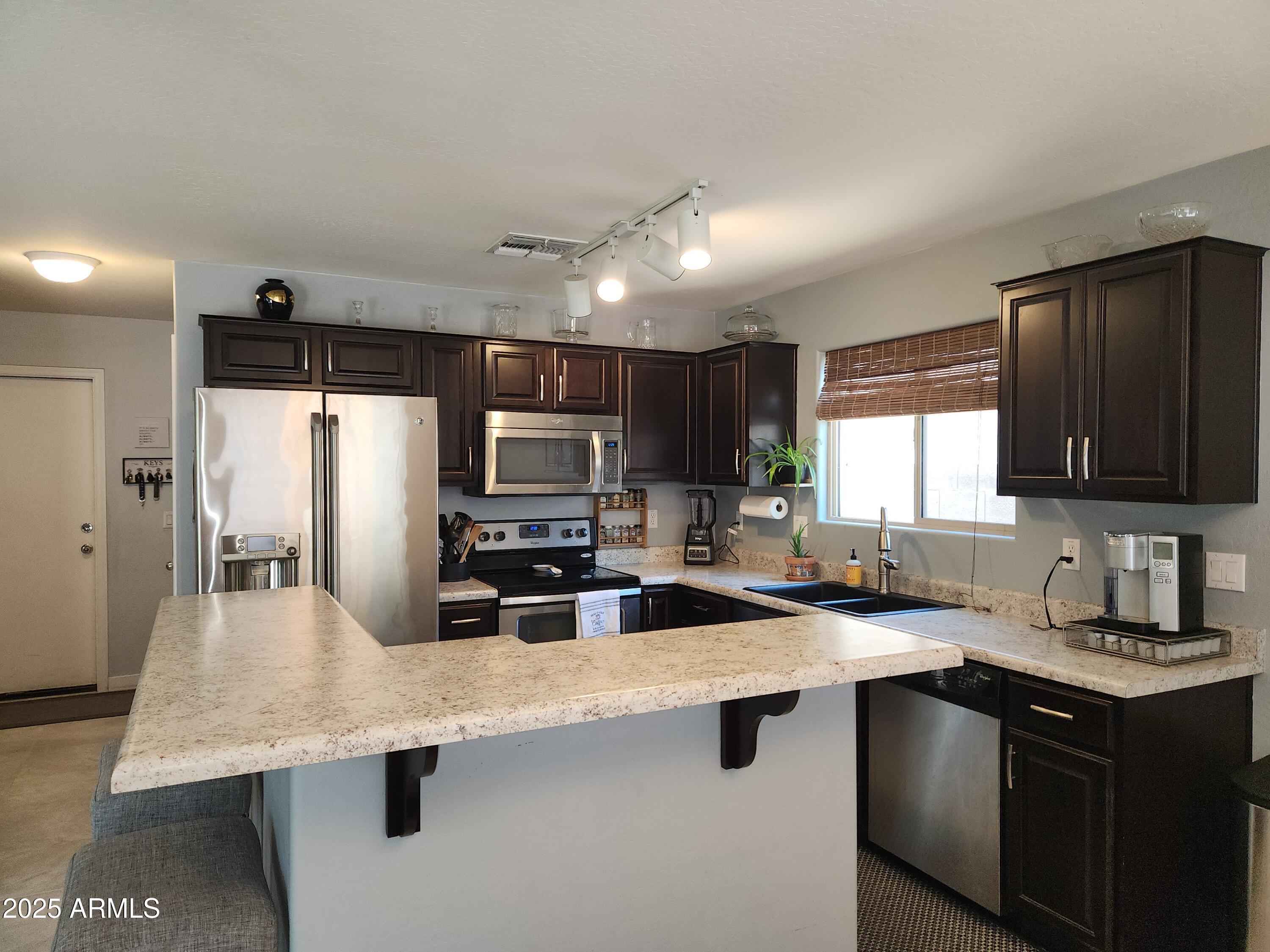 Property Photo: 2317 E Mohave Lane AZ 85119