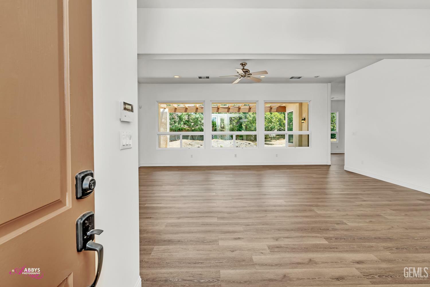 Property Photo: 10102 Lace Cascade Court CA 93311