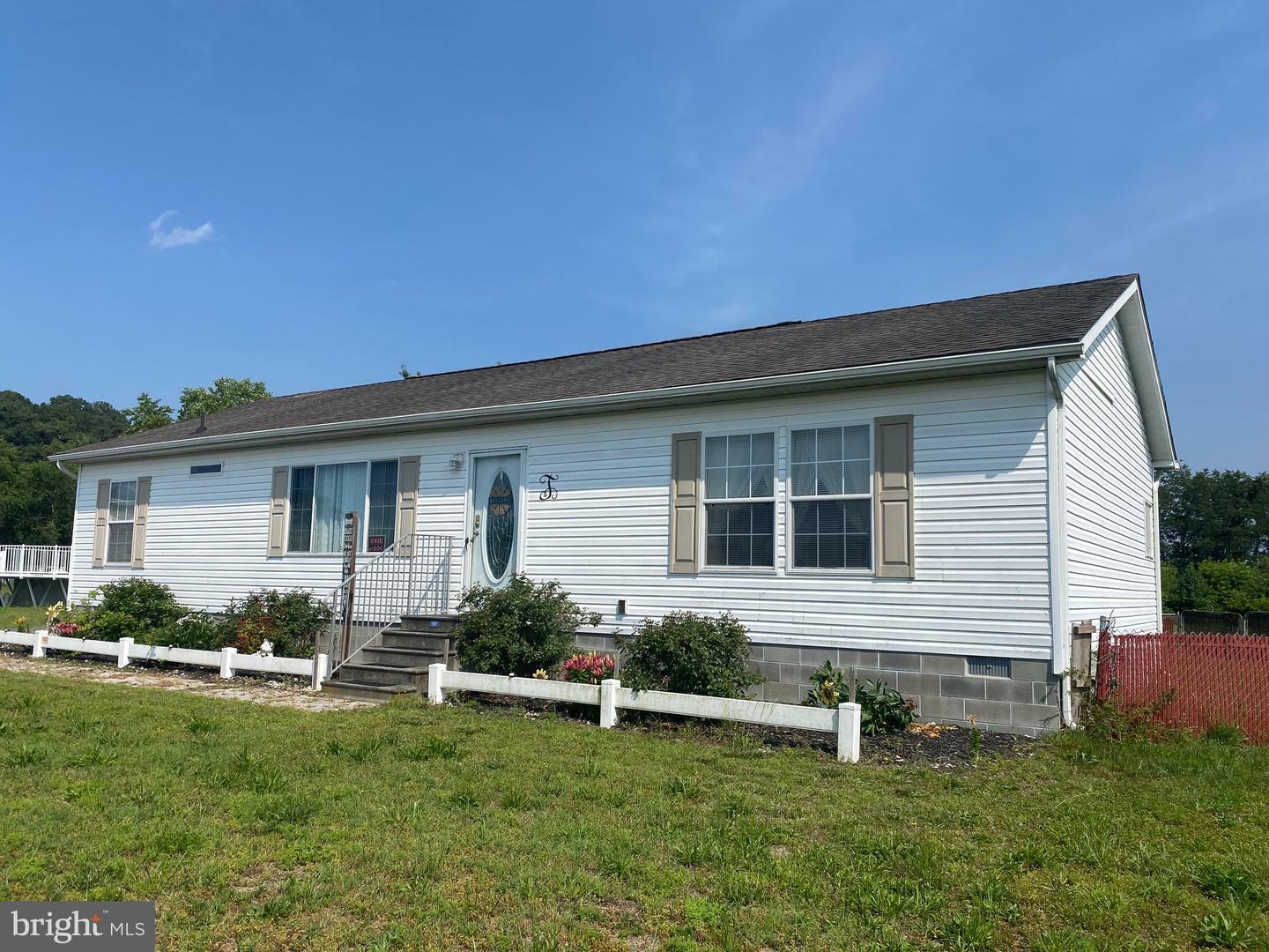 Property Photo: 11901 Sandy Ridge Drive DE 19956