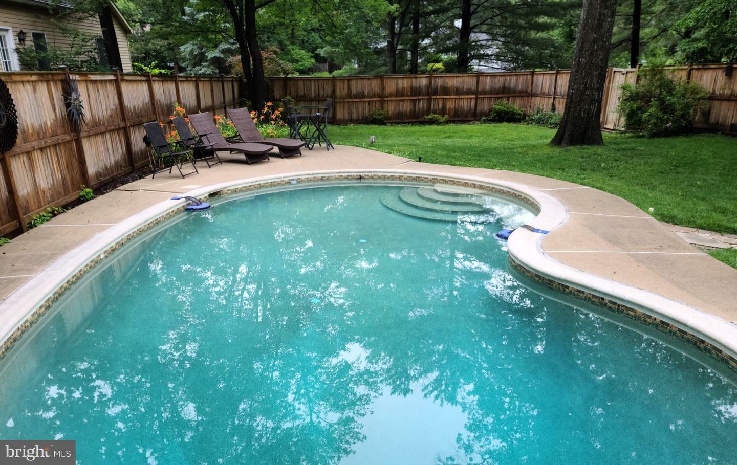 Property Photo: 2411 Rosedown Drive VA 20191
