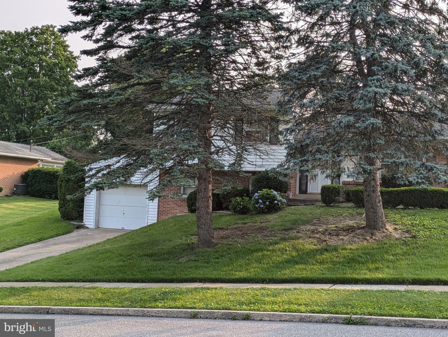 Property Photo: 837 W Foxcroft Drive PA 17011