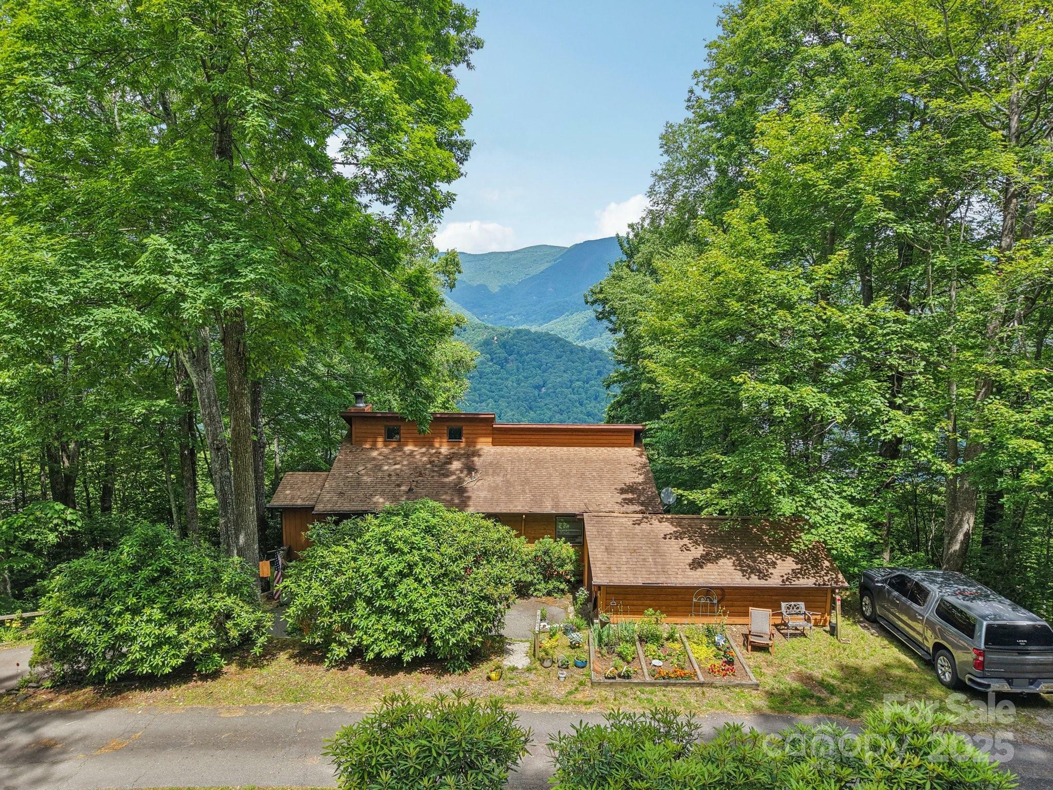 Property Photo: 84 Hawk Nest Road NC 28751