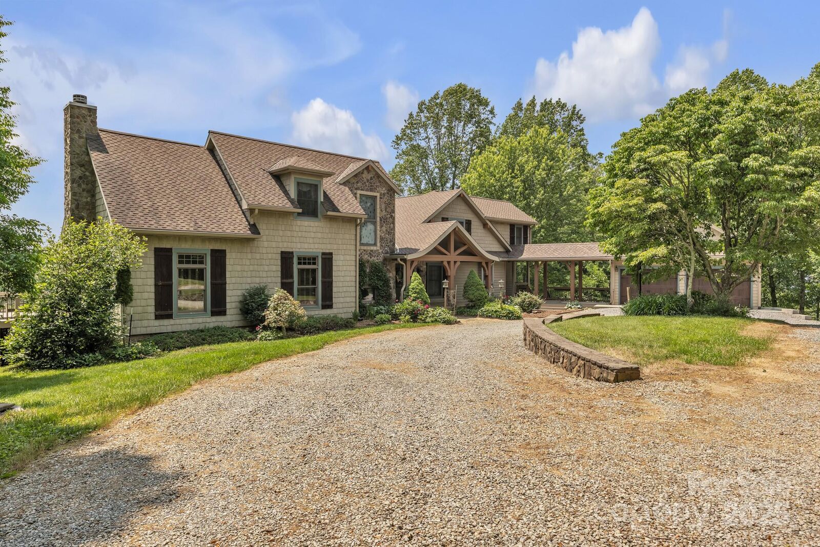 Property Photo: 323 Rumpoles Way NC 28663