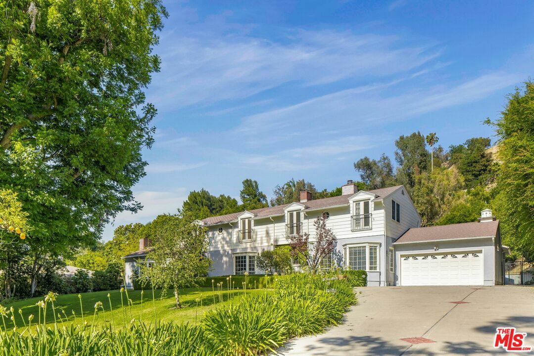 Property Photo: 3734 Longridge Ave CA 91423