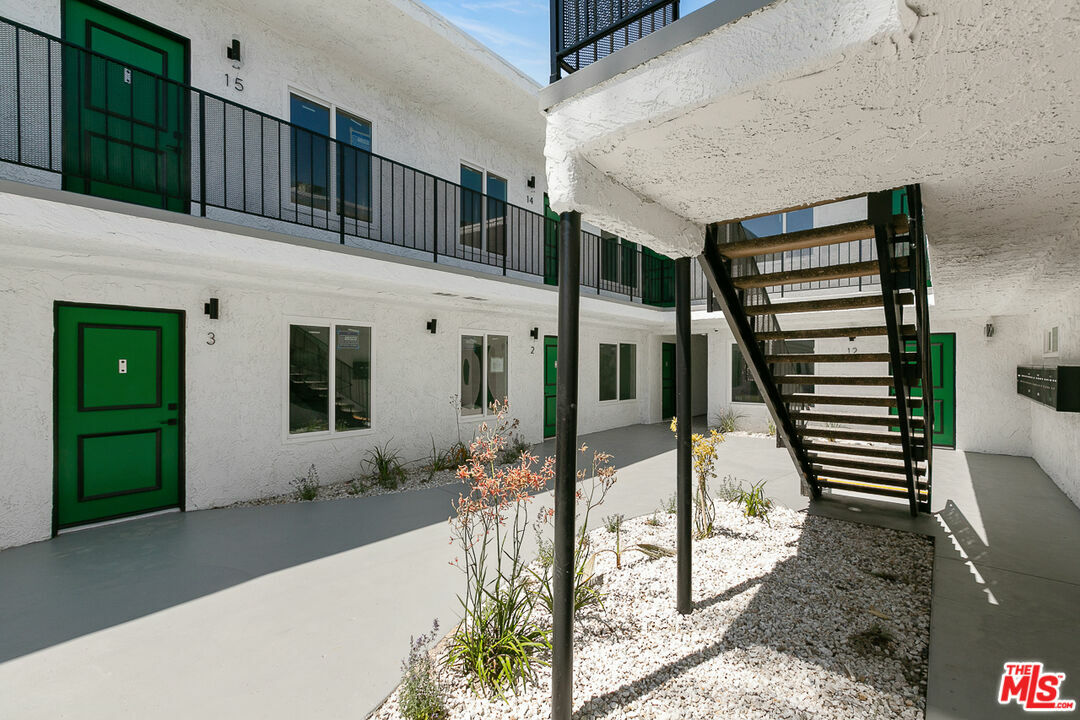 Property Photo: 6736 Woodley Ave CA 91406