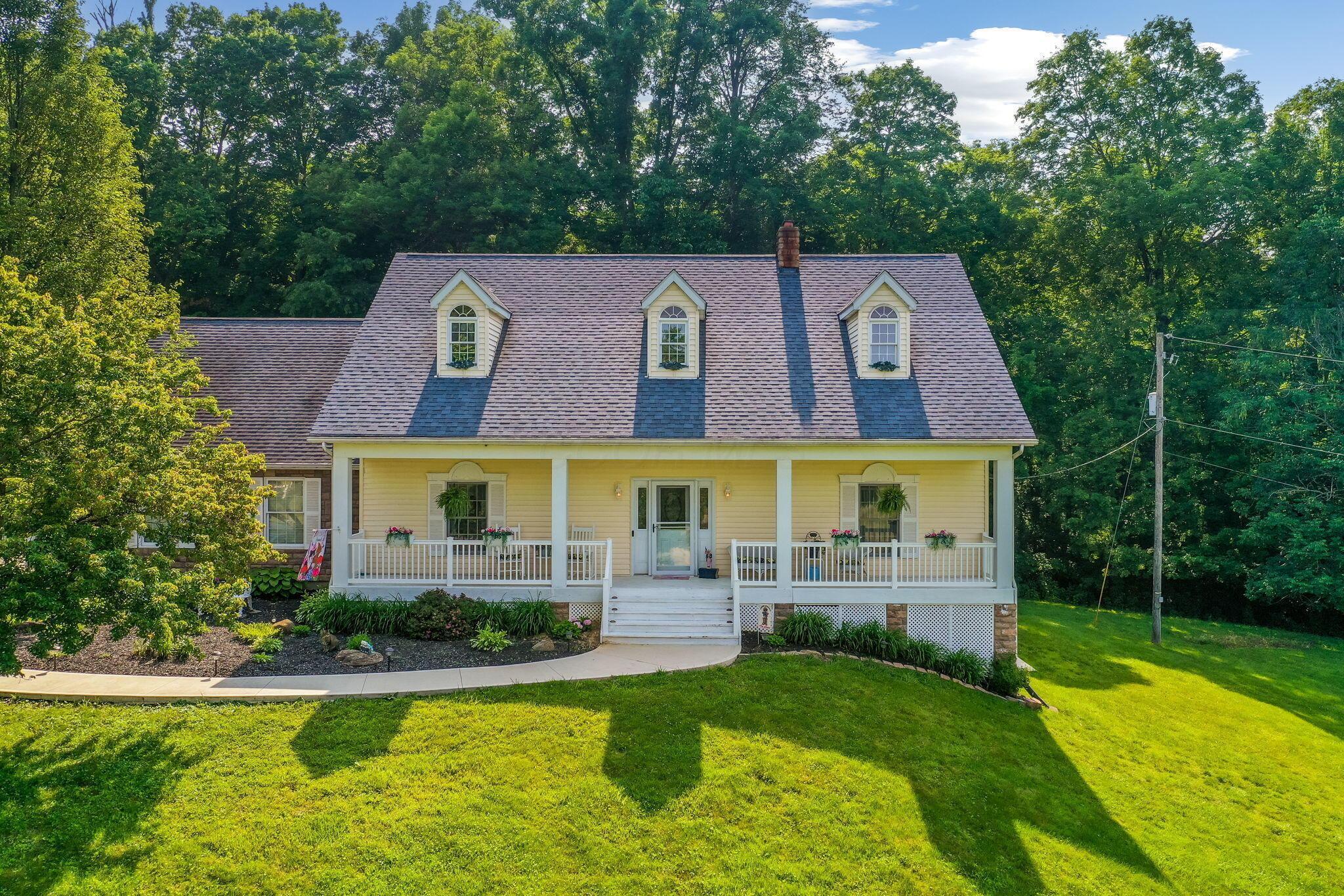 Property Photo: 2474 Sleepy Hollow SE Road OH 43056