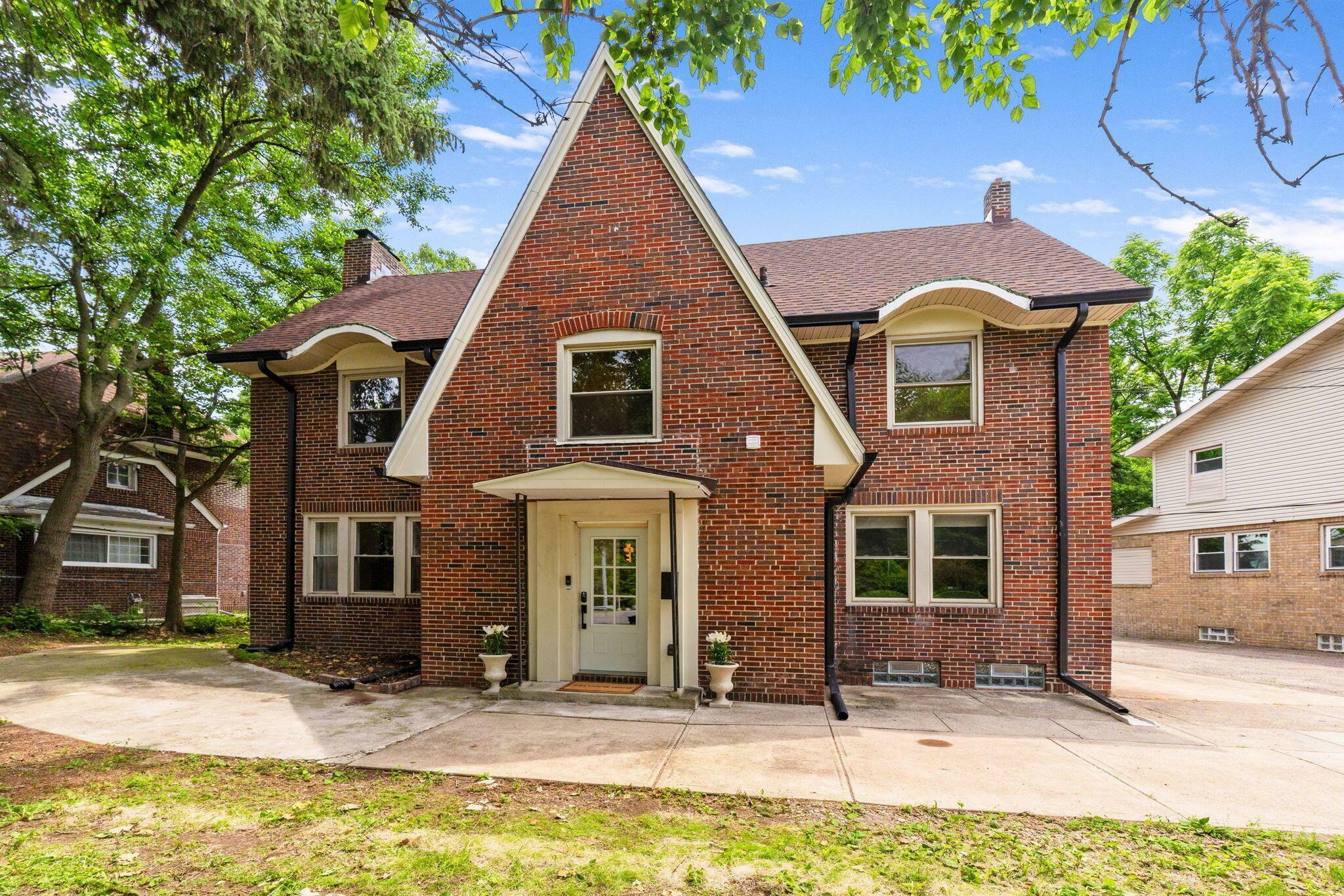 Property Photo: 992 N Nelson Road OH 43219