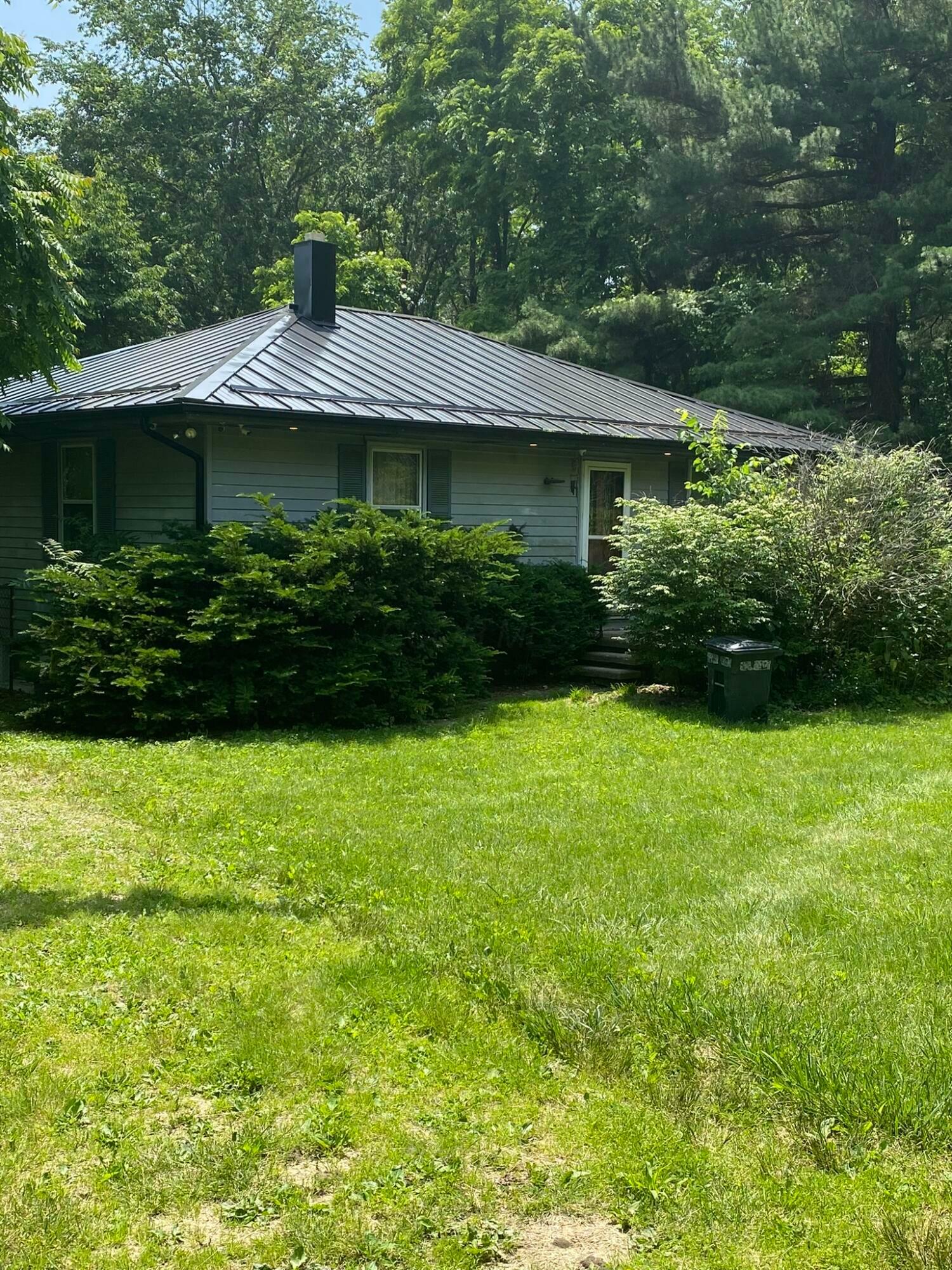 Property Photo: 12170 Fairview SE Road OH 43056