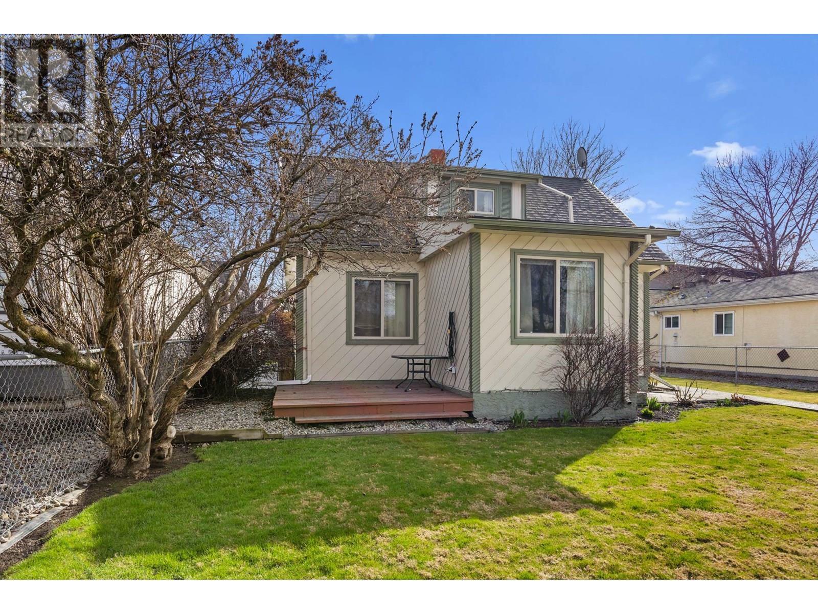 Property Photo: 867 Lawson Avenue BC V1Y 6S9