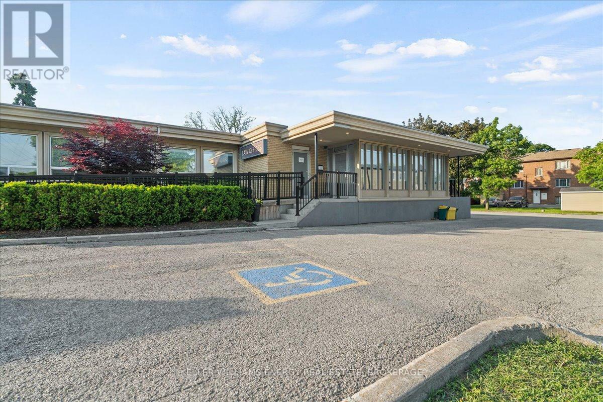 Property Photo:  619 Brock Street South  ON L1N 4L1 