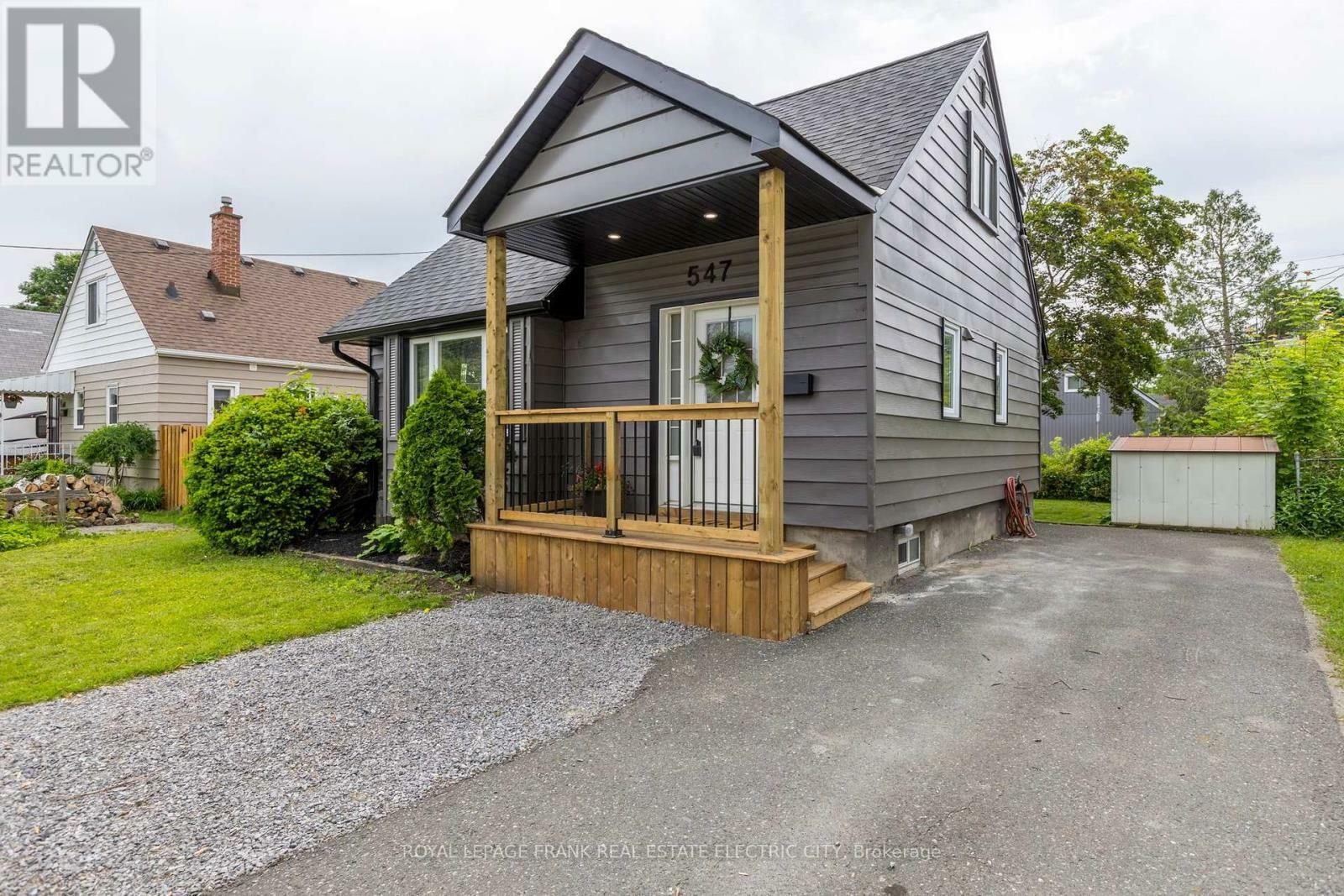 Property Photo: 547 Rose Avenue ON K9J 4E6