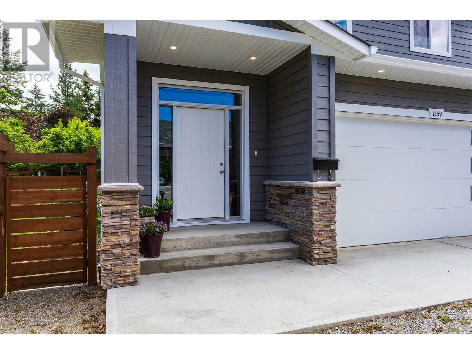 Property Photo: 1259 Rio Drive BC V1V 1E2