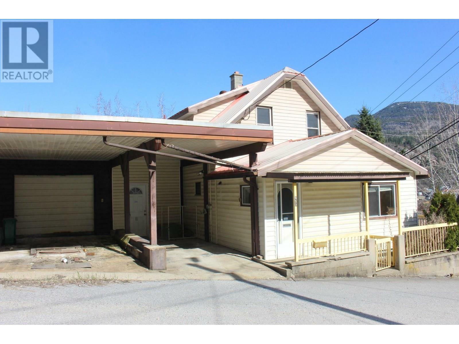 Property Photo: 953 Aspen Street BC V1R 3Y1