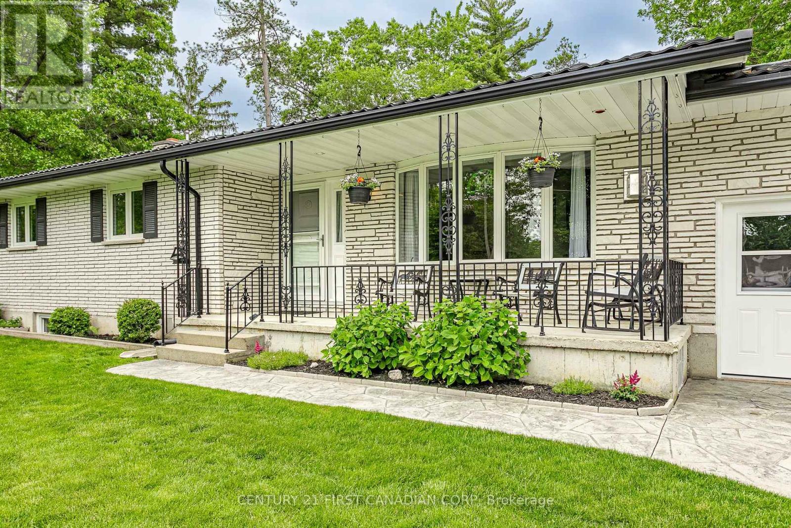 Property Photo: 10211 Lakeview Avenue ON N0M 1T0