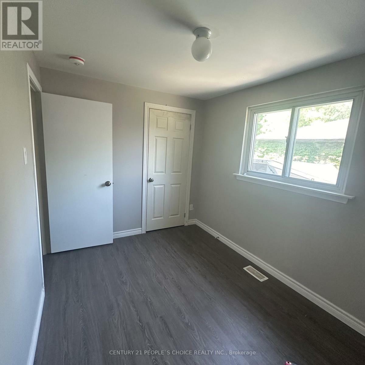 Property Photo: 199 Avondale Boulevard Unit 2 ON L6T 1J1