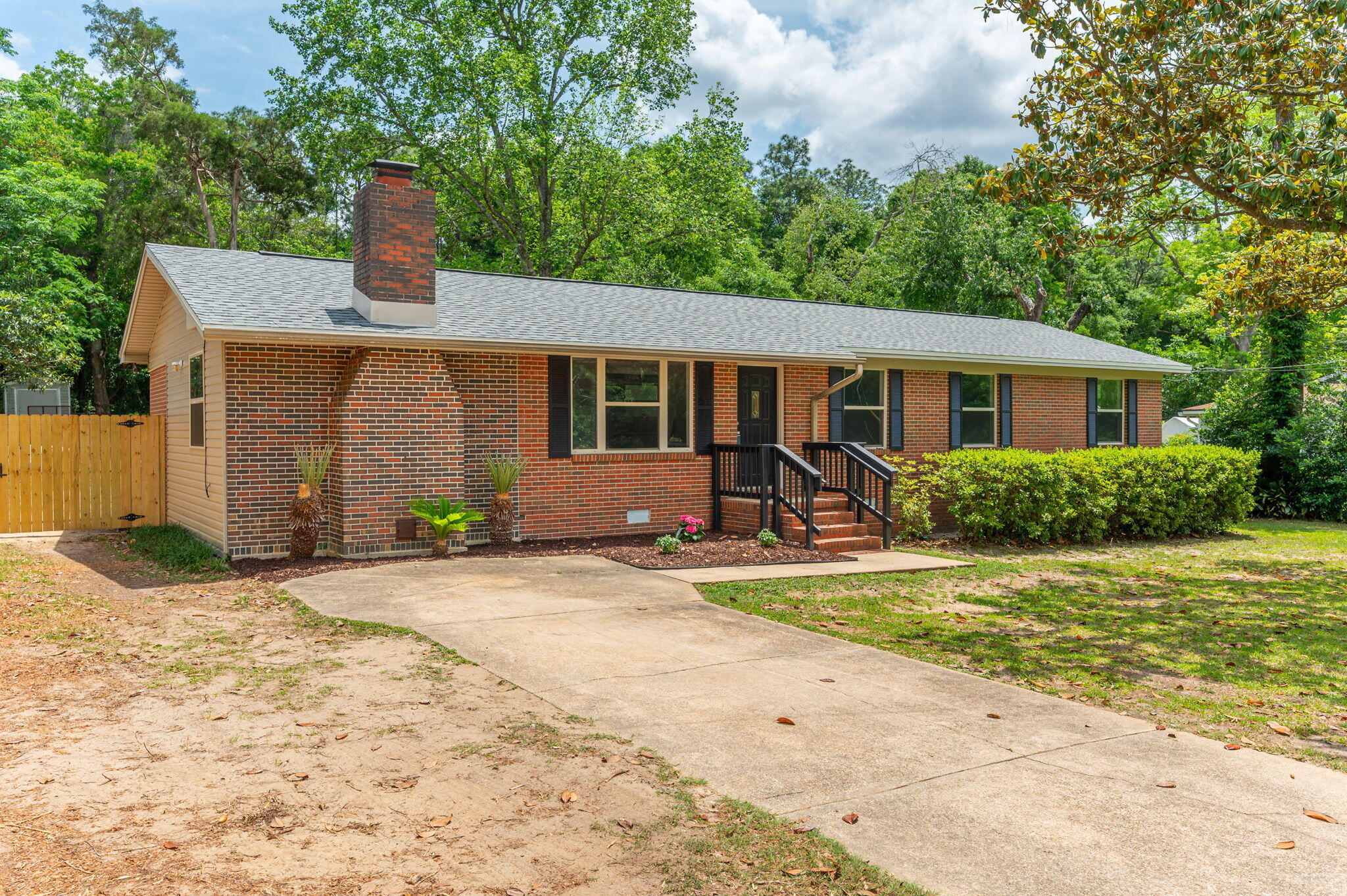 Property Photo: 699 Ridge Lake Road FL 32536