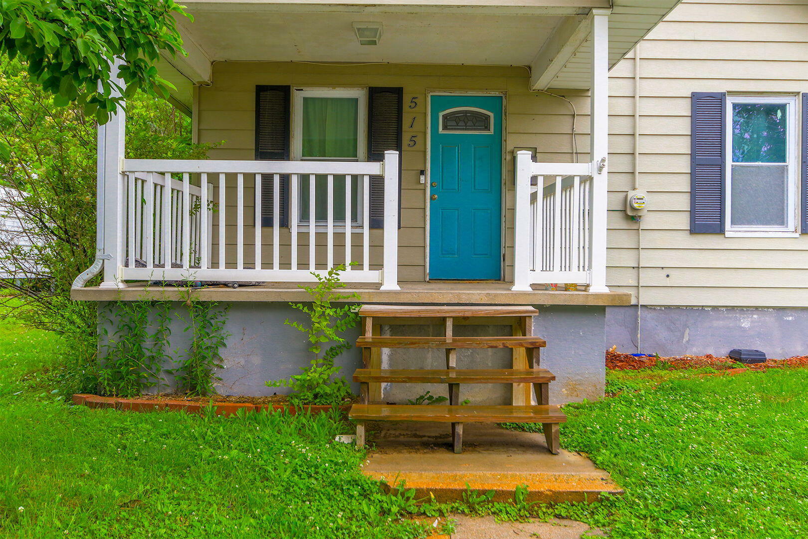 Property Photo:  515 W Maple Street  MO 65265 