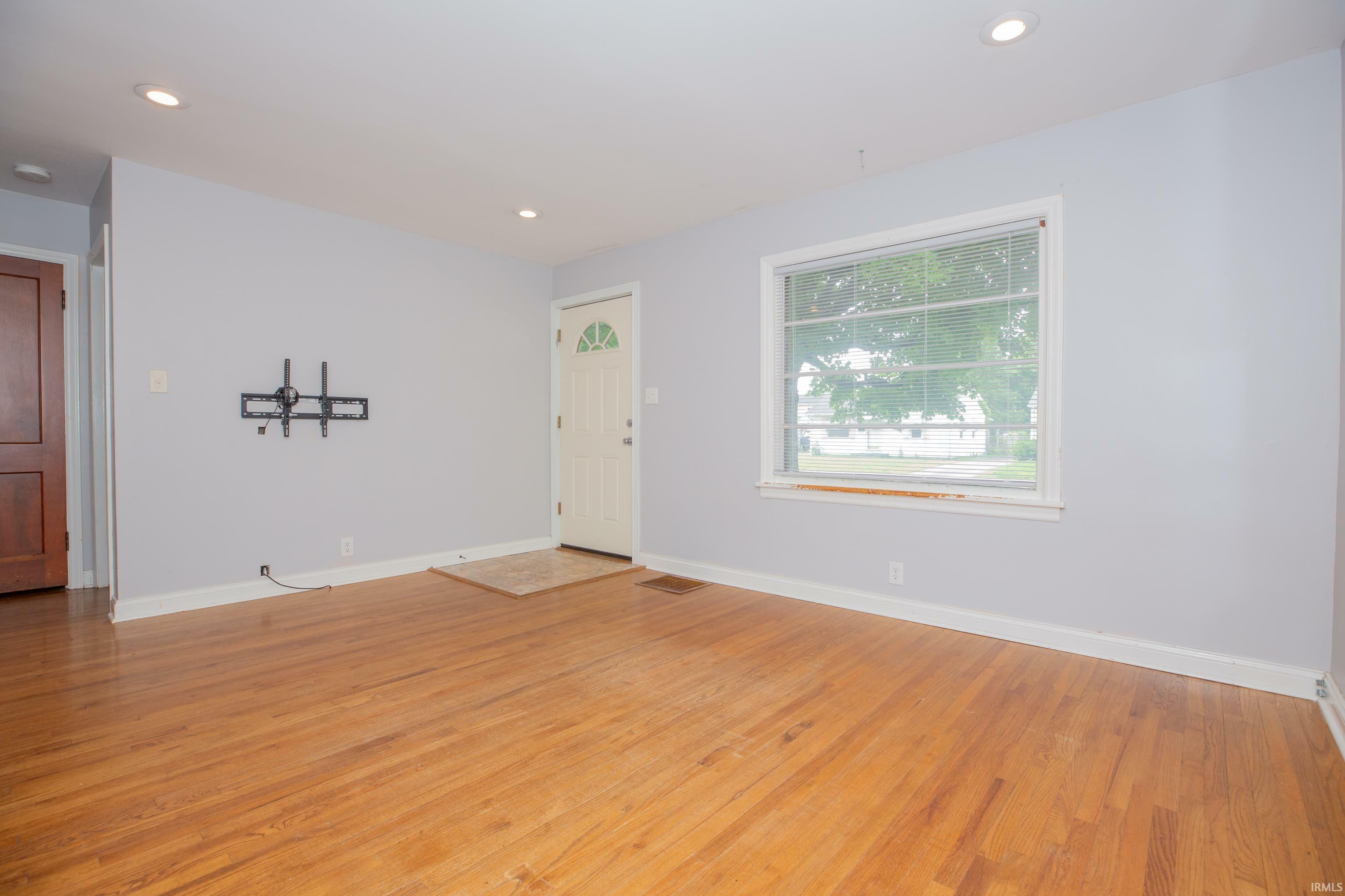 Property Photo: 936 Tulip Avenue IN 47711