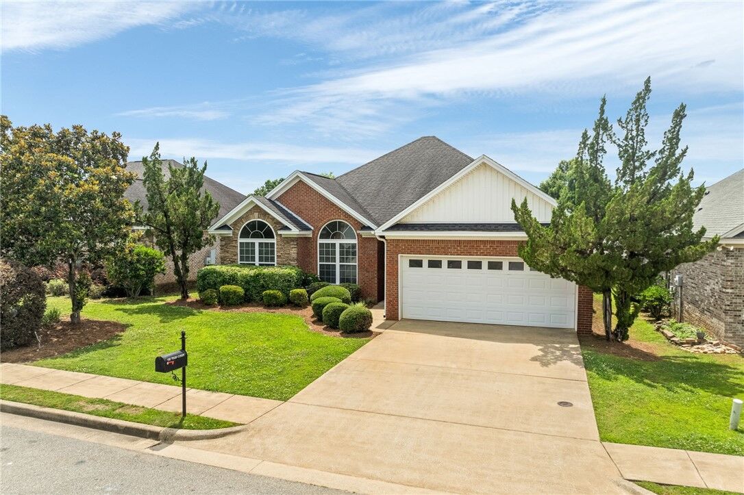 Property Photo: 1317 Tulip Court AL 36830