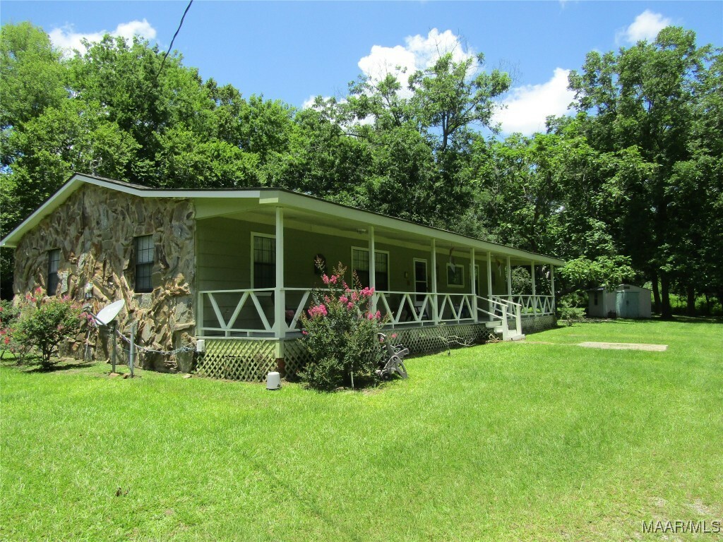 Property Photo: 1716 Old Federal Road AL 36075