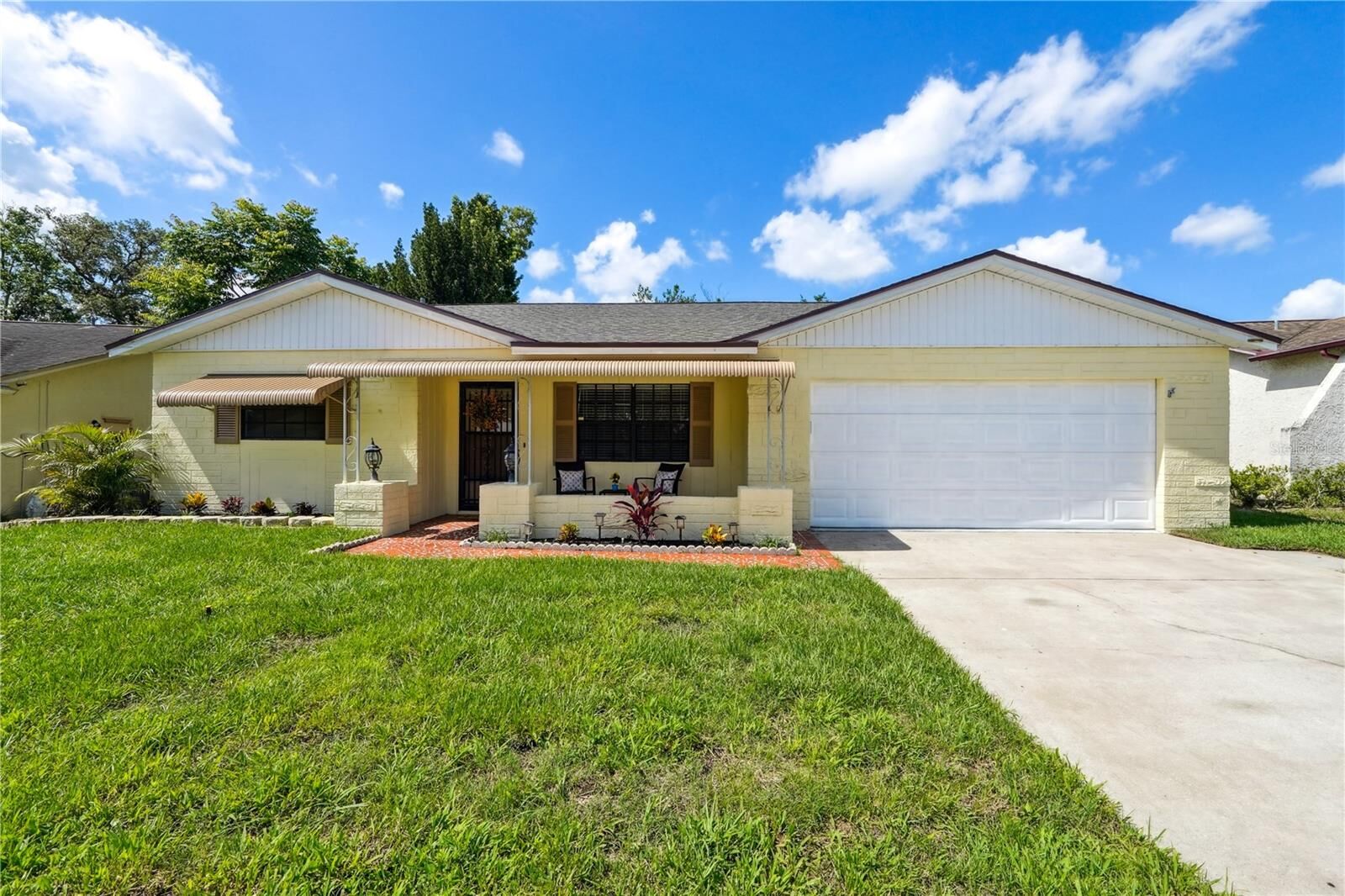 Property Photo:  8720 Briar Patch Drive  FL 34668 