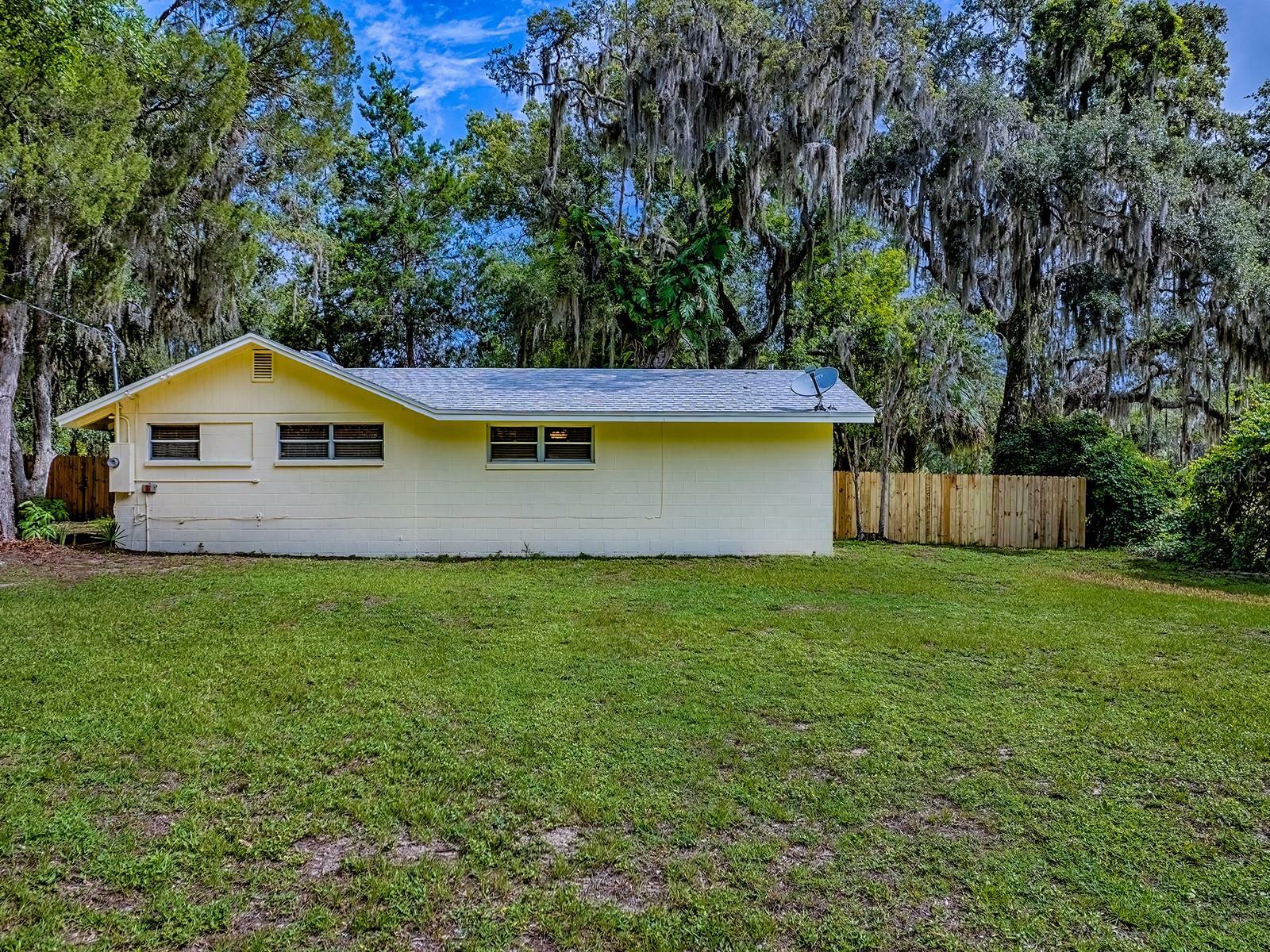 Property Photo:  6731 Lake Griffin Road  FL 32159 