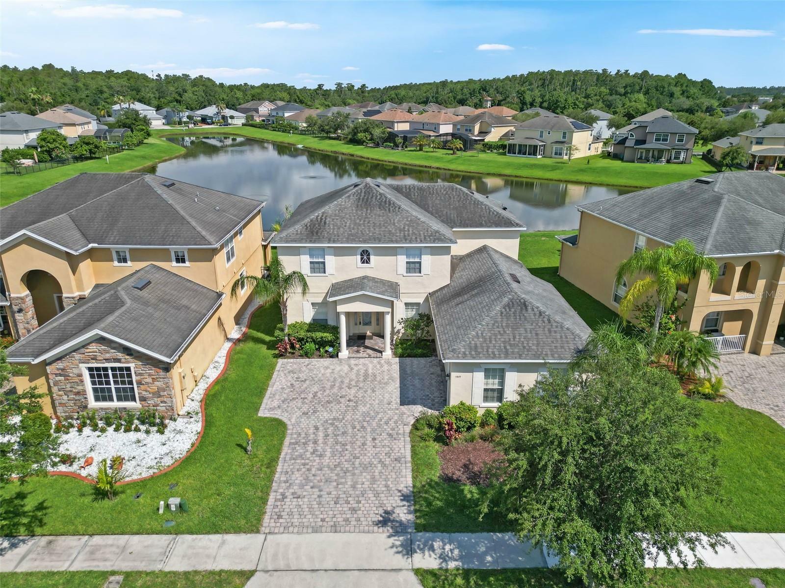 Property Photo: 5819 Covington Cove Way FL 32829