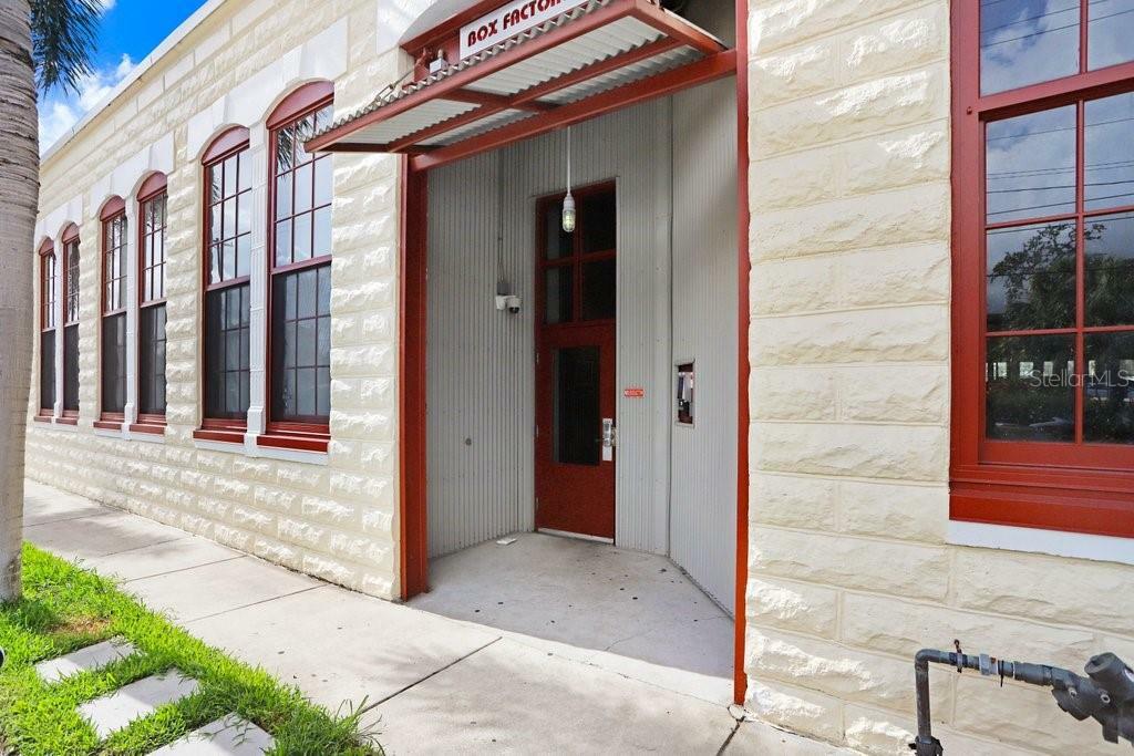 Property Photo: 2001 E 2nd Avenue 37 FL 33605