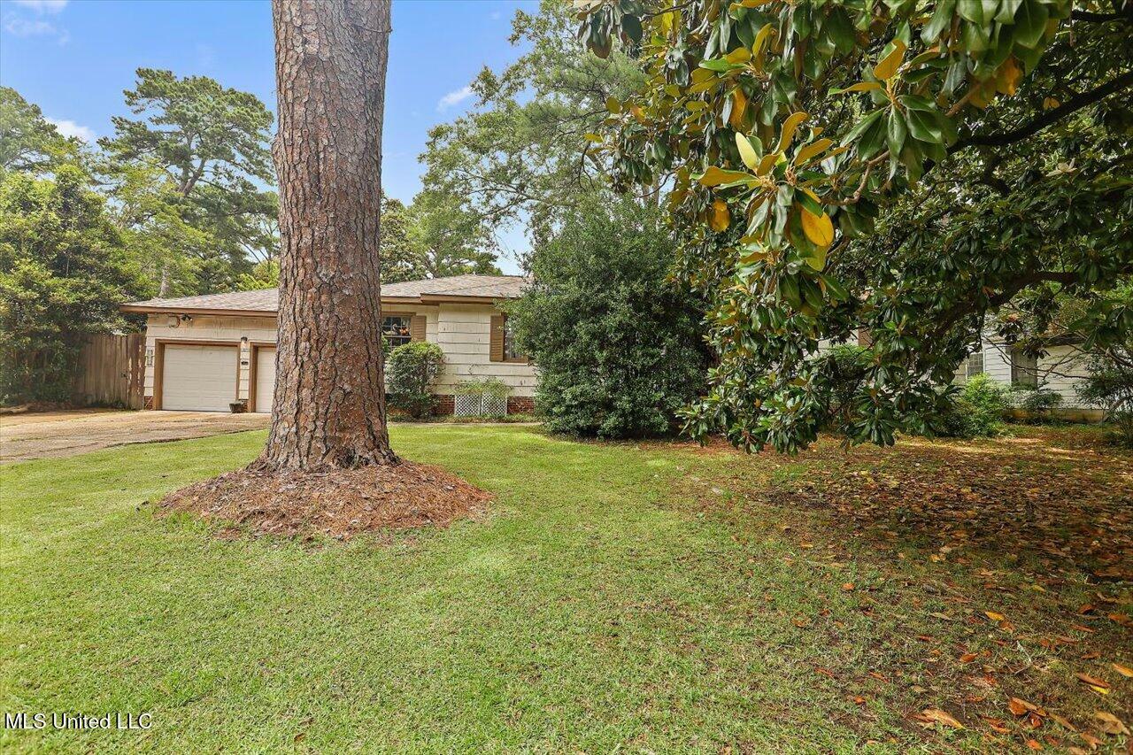 Property Photo: 1032 Meadowbrook Road MS 39206