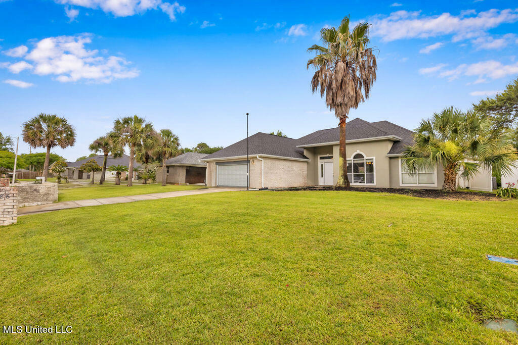 Property Photo: 886 On The Green MS 39532