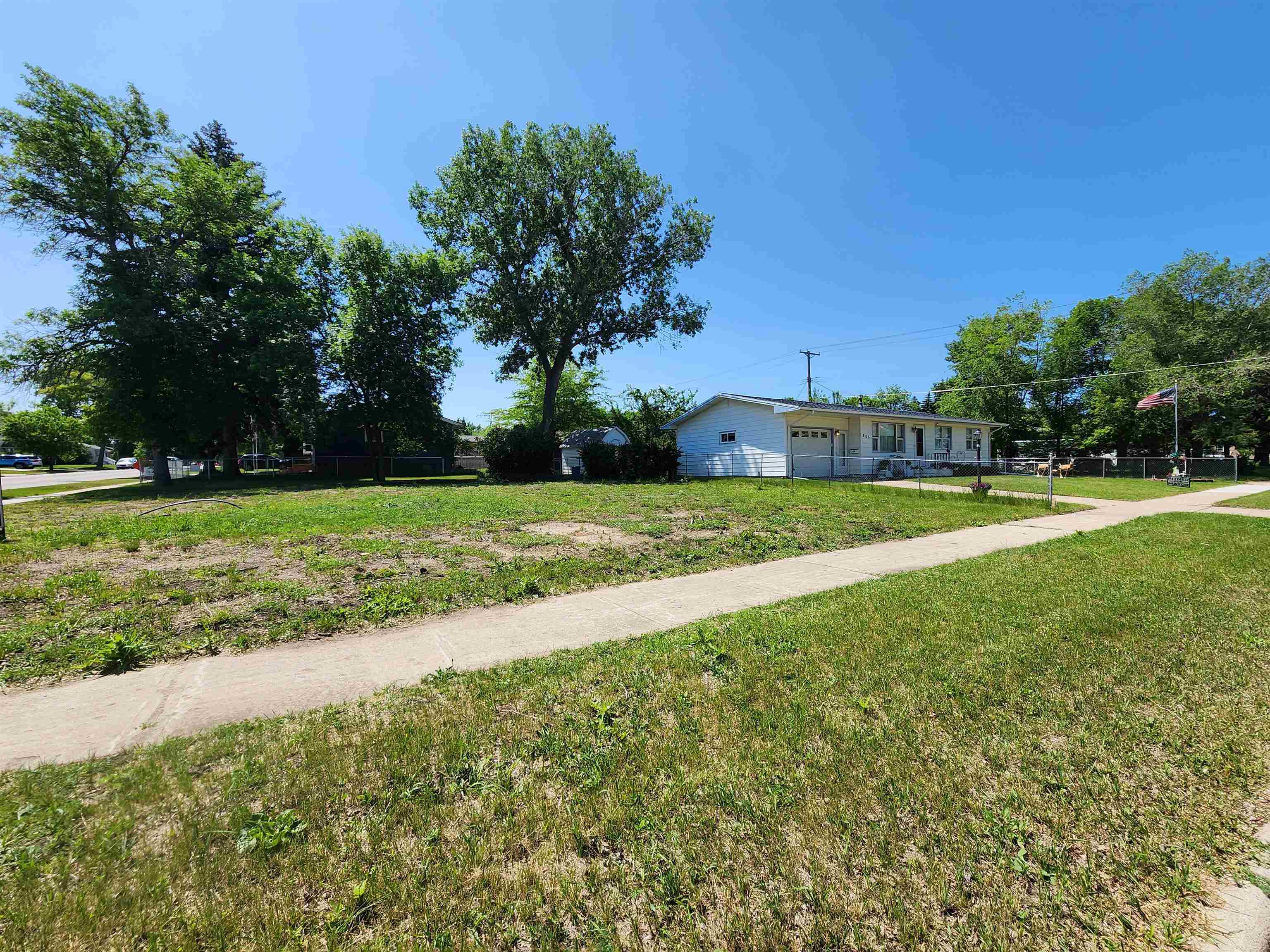 Property Photo: 1302 6th St SW ND 58701