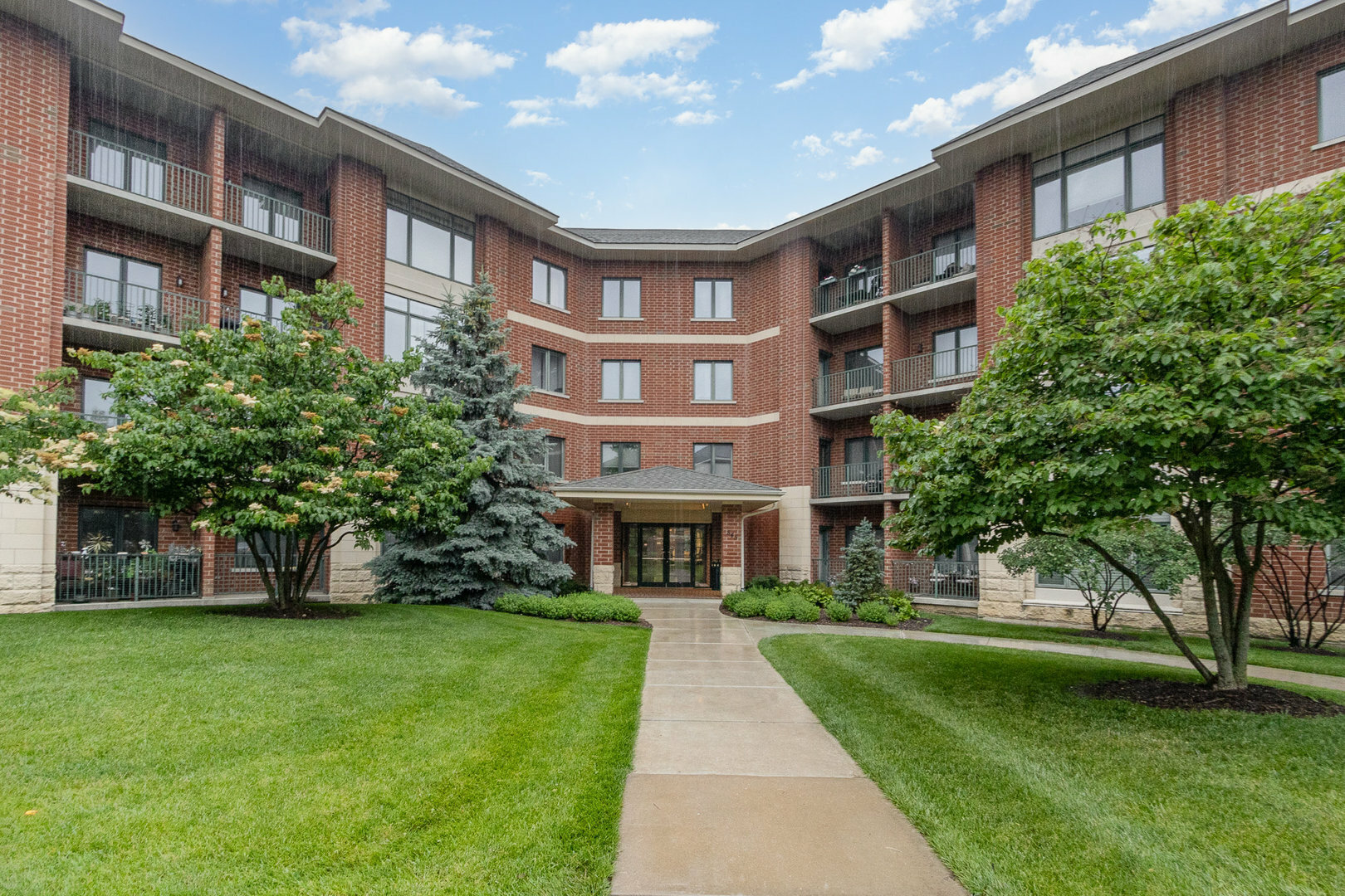 Property Photo: 845 E 22nd Street 219 IL 60148