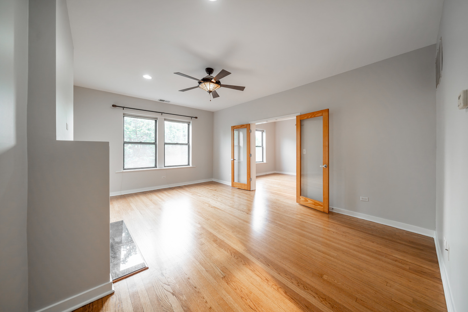 Property Photo: 6829 N Lakewood Avenue 3 IL 60626