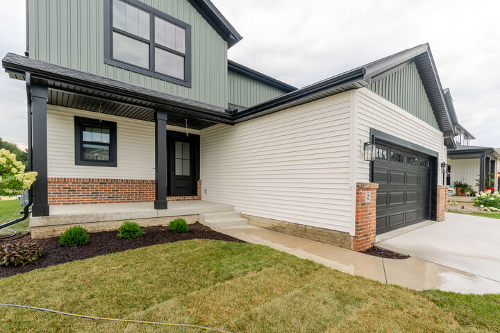 Property Photo:  2 Bucktown Court  IL 61705 