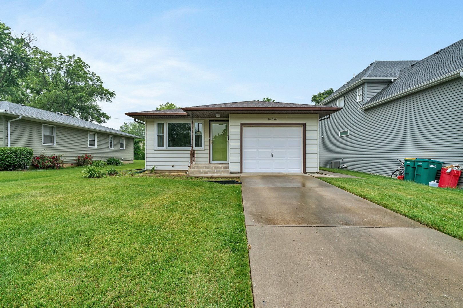 Property Photo: 206 Morris Street IL 60436