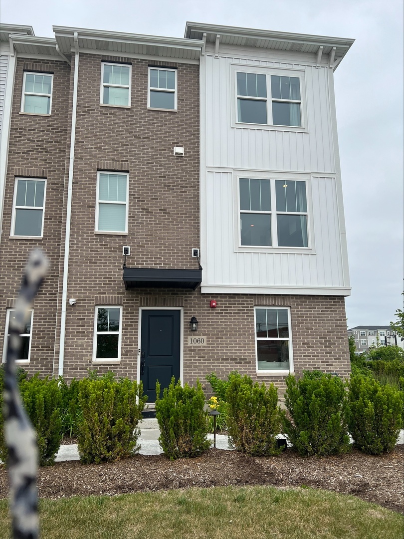 1060 E Oakton Street  Des Plaines IL 60018 photo