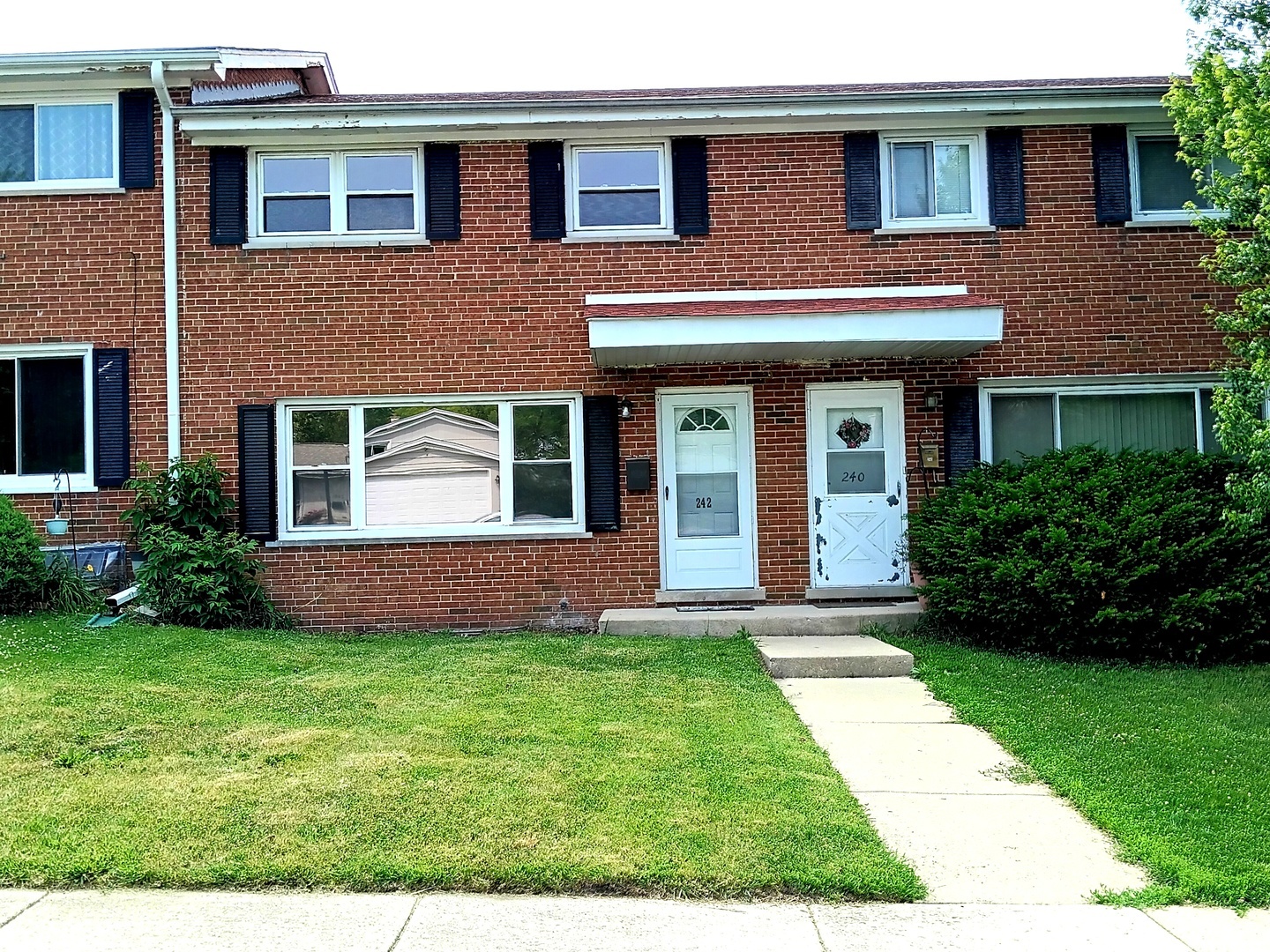 Property Photo: 242 S Cherry Street IL 60143