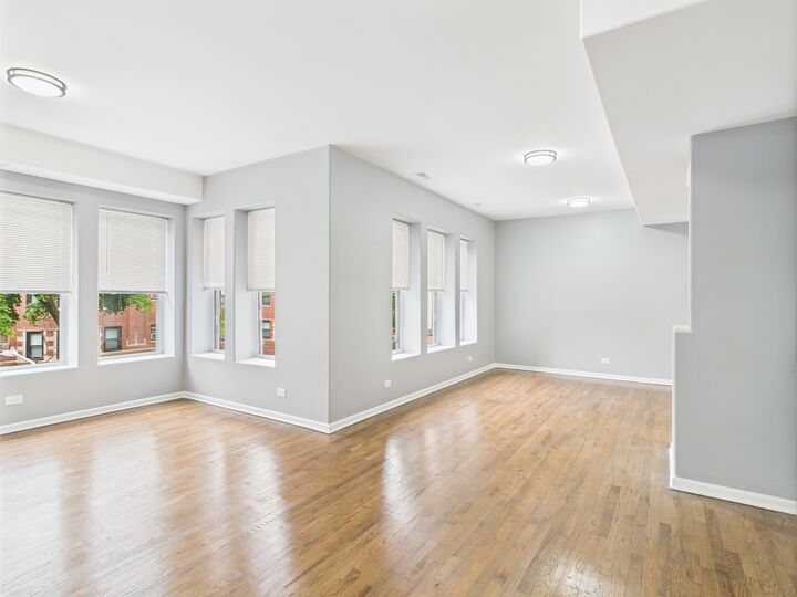 Property Photo: 1729 E 67th Street 2E IL 60649