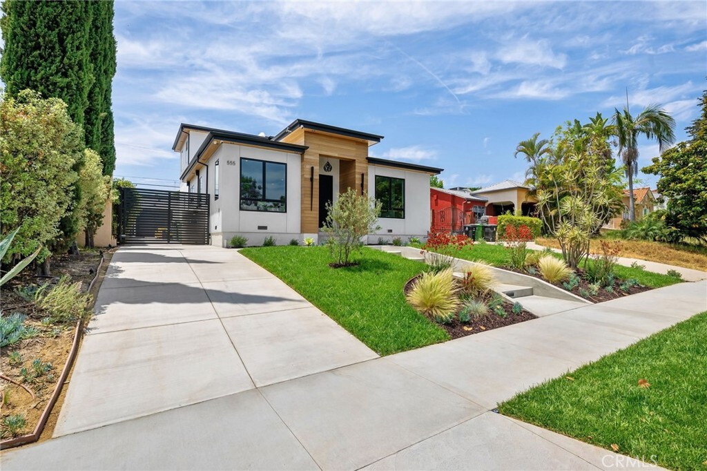 Property Photo: 555 N Plymouth Boulevard CA 90004