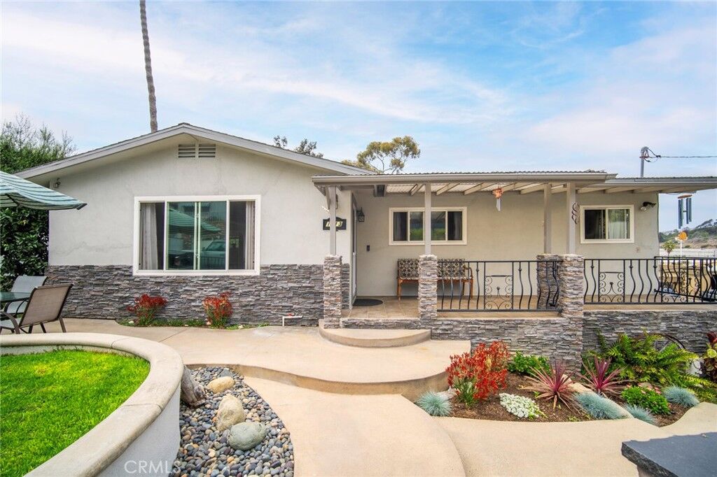 Property Photo:  1413 Avenida De La Estrella  CA 92672 