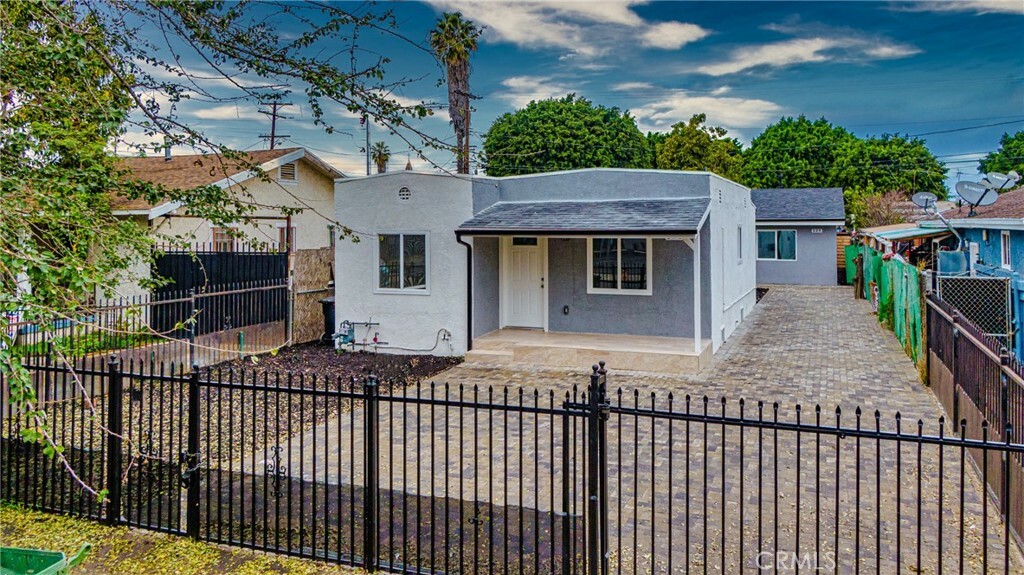 Property Photo: 323 E 93rd Street CA 90003