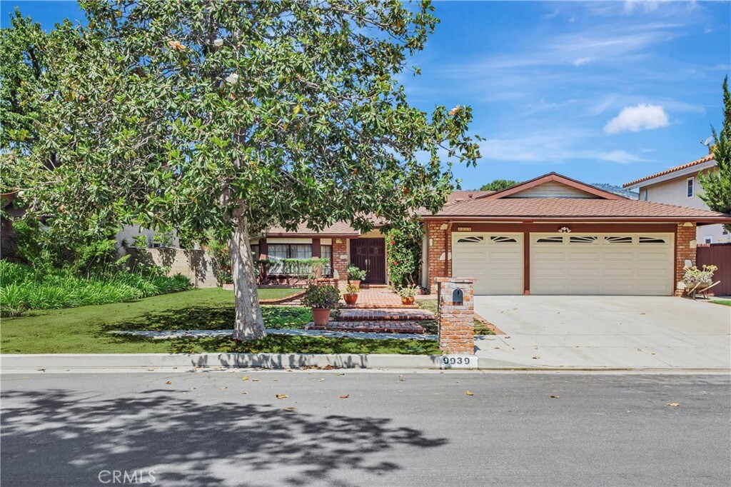 Property Photo: 9939 Hanna Avenue CA 91311
