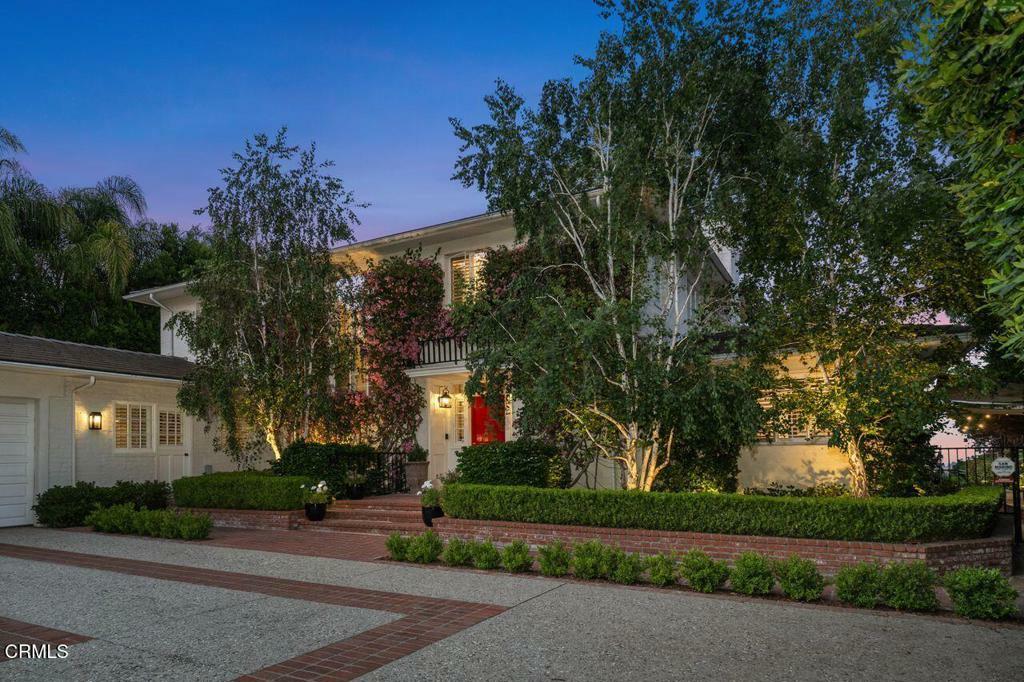 Property Photo: 320 N San Rafael Avenue CA 91105