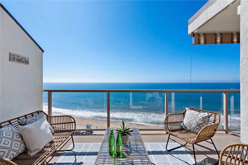 Property Photo: 259 Avenida Lobeiro 10 CA 92672